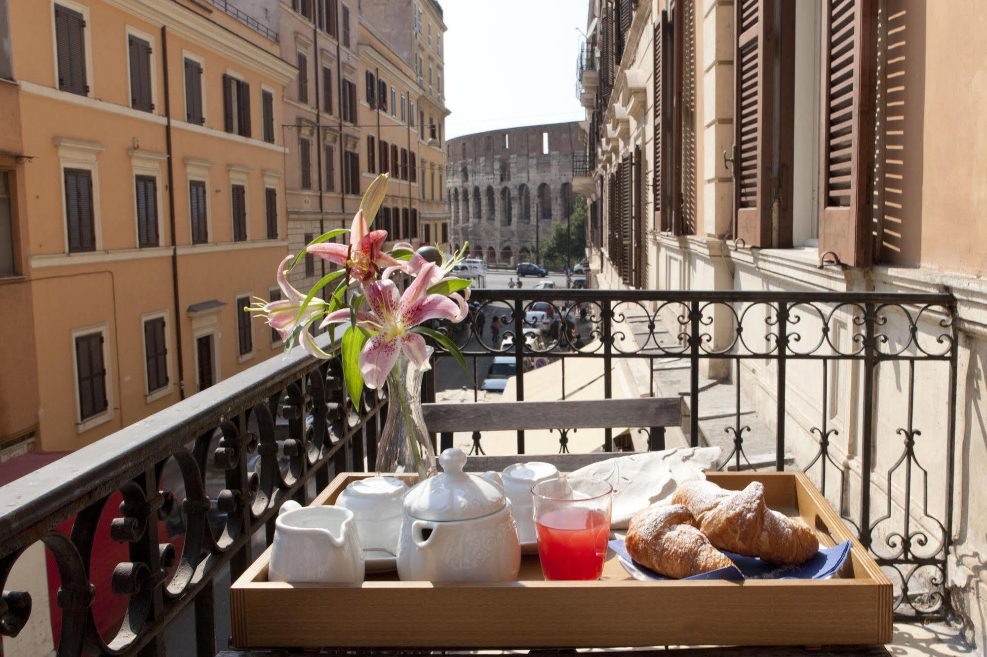 B&B Santi Quattro Al Colosseo Řím Exteriér fotografie